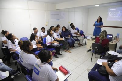 22_02_2024_Parque-Social-recebe-30-novos-agentes-de-empreededorismo_Fot-Bruno-Concha_Secom_Pms-4-1024x683-1